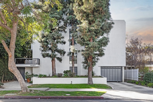 Photo - 1527 Veteran Ave
