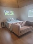 Queen bed - 14116 High St Unit The Cottage