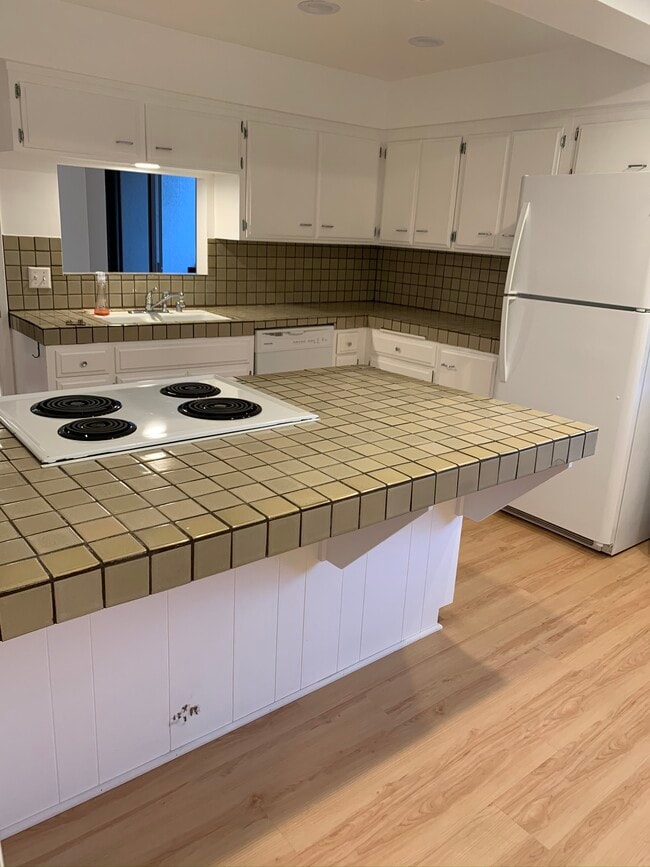 Photo - 24 Lighthouse St