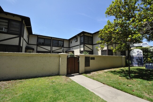 Building Photo - 11720 Magnolia Blvd