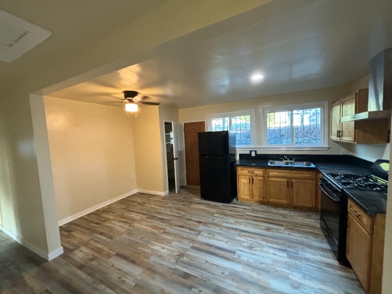 Photo - 1129 E 103rd St