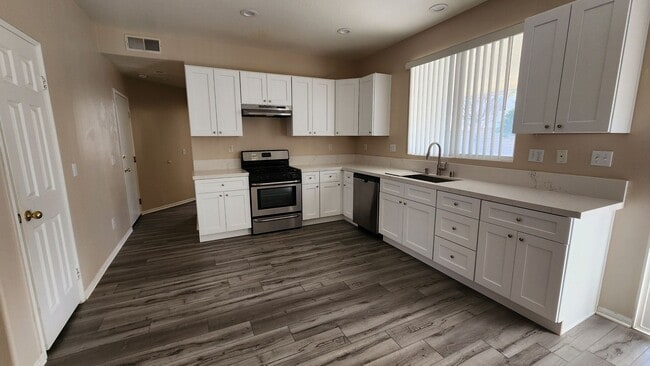 Photo - MOVE IN READY!!