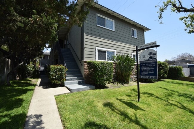 Photo - 1212 N Hollywood Way Apartment Unit B