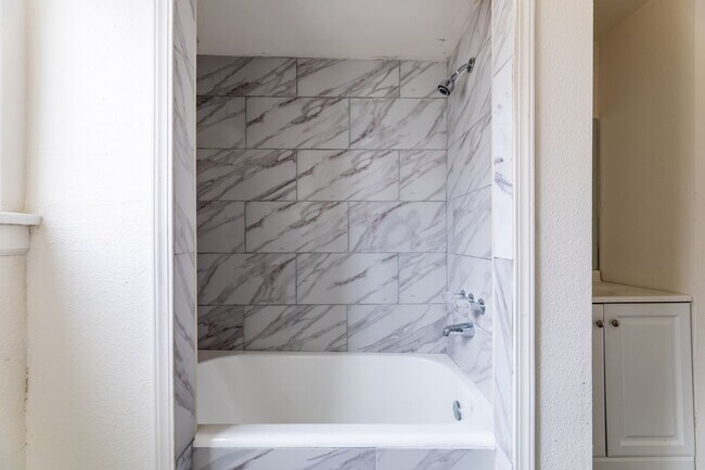 Photo - 138 W 82nd St