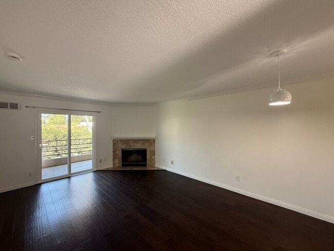 Building Photo - 7405 Charmant Dr Unit 2302