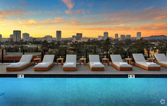 View from Rooftop at Ten 310 in Los Angeles, CA. - Ten310 Rental