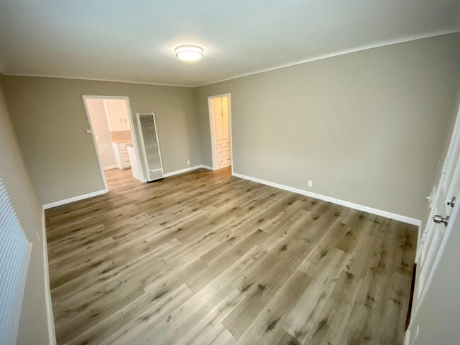 Photo - 506-508 Raymond Ave