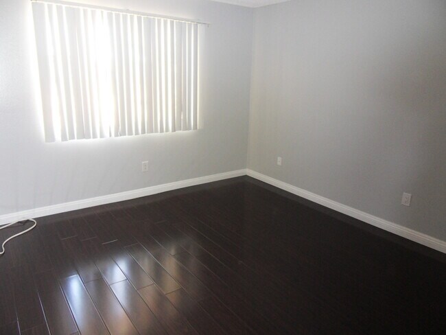 Photo - White Street Apartments