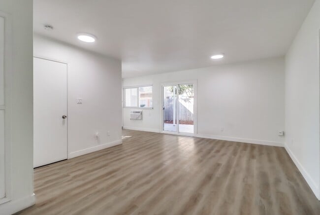 Photo - Hurlbut Unit 8650