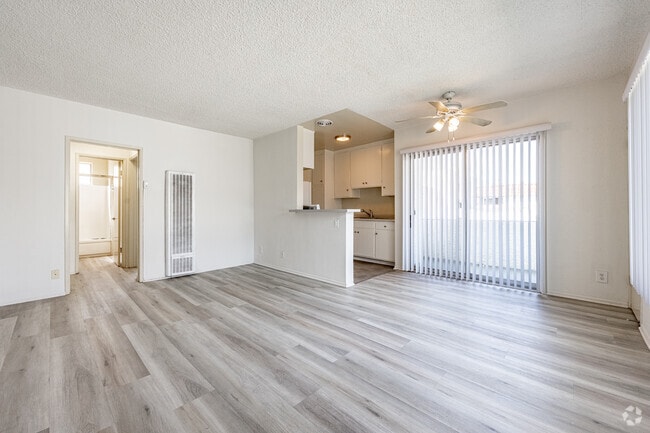 1BR, 1BA - 750SF - Living/Dining Room - Lido Apartments - 12616-20 Caswell Ave