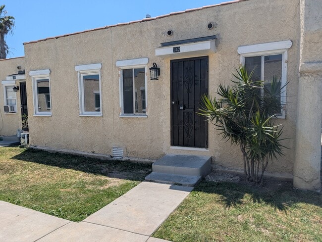 Building Photo - 142 W 111th Pl