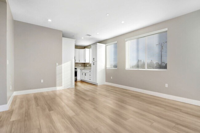 Photo - 10261 Tudor Ave