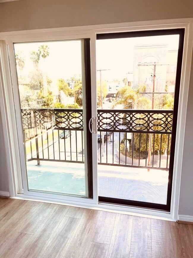 New SolarZone Elite Doublepane Windows - 1355 Sierra Bonita N Ave Unit 401