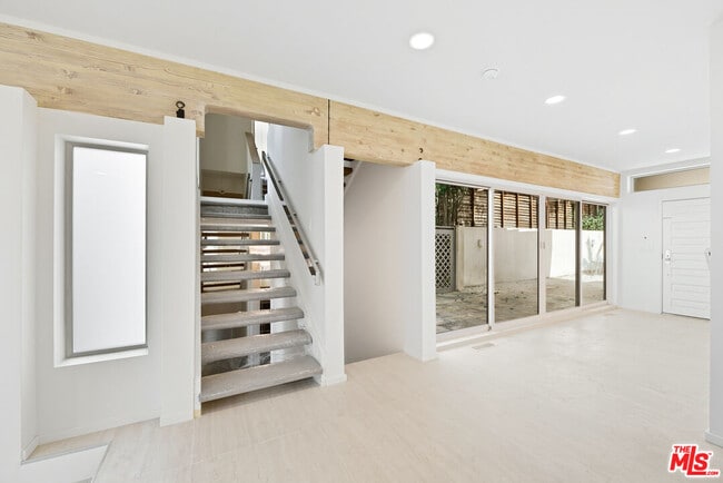 Photo - 1591 Lindacrest Dr