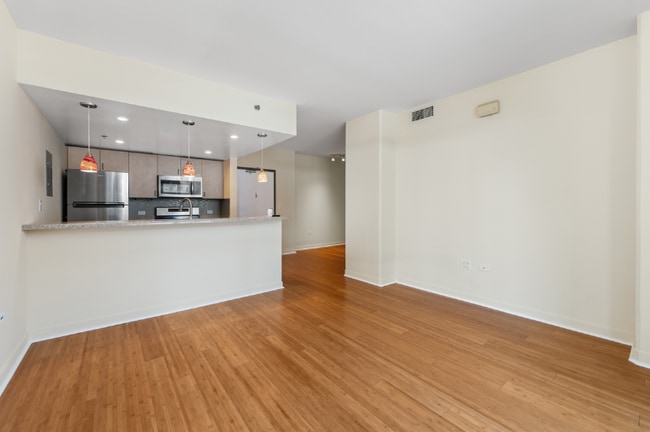 Photo - 425 W Beech St Unit 611