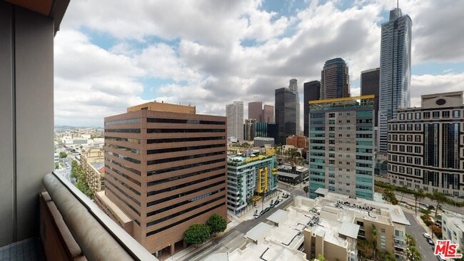 Photo - 1100 Wilshire Blvd Unit 1708