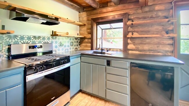 Photo - 615 Falls Dr