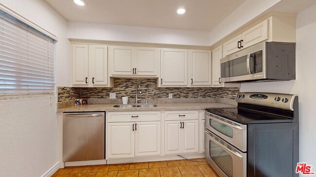 Photo - 5652 Yolanda Ave Unit 6