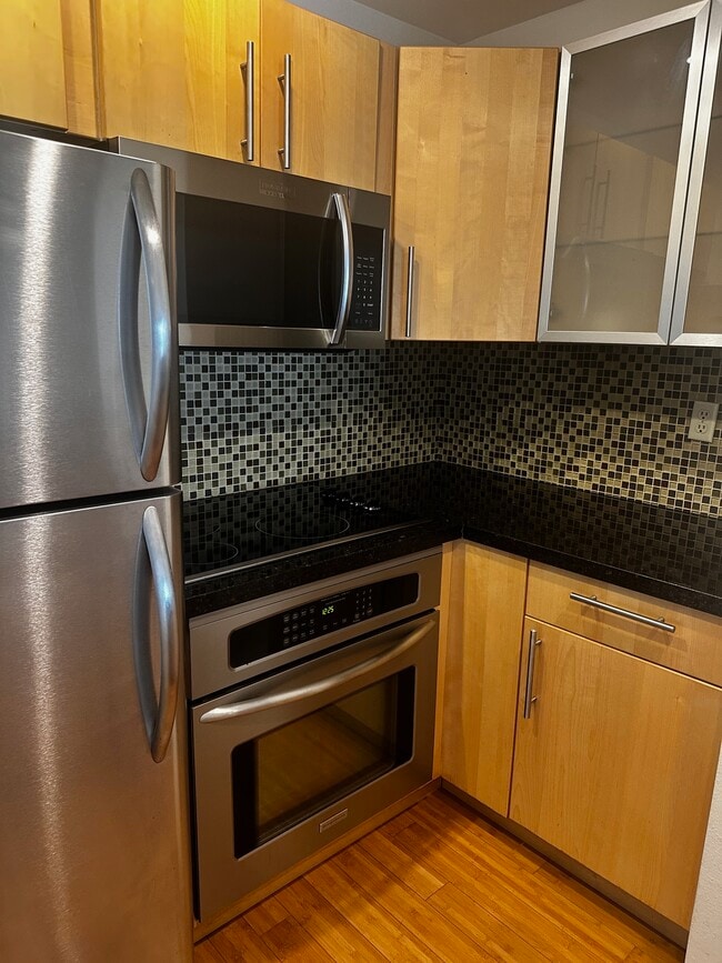 Photo - 1440 Veteran Ave Unit #208