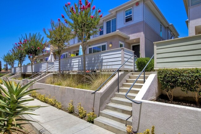 3 Br/2.5 Ba w Loft and 2 car attached gara... - 3 Br/2.5 Ba w Loft and 2 car attached gara...