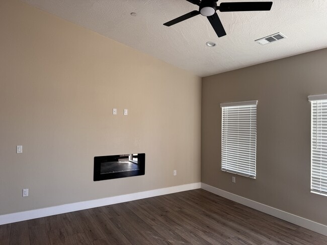 Photo - 10367 9th Ave