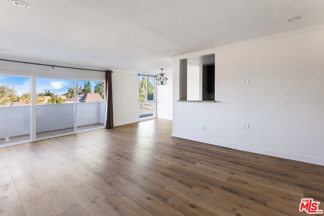 Photo - 5454 Zelzah Ave Unit 306