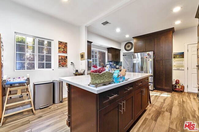 Photo - 162 S Ardmore Ave