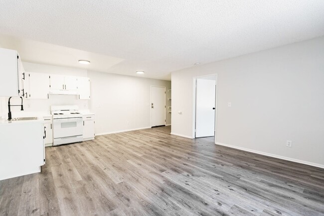 Photo - 226 S Serrano Ave