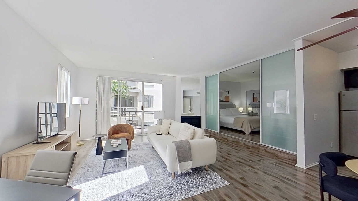 3D Tour - 1443 N Fuller Ave Apartment Unit FL2-ID1343