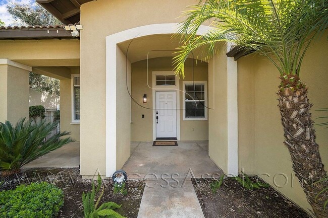 Photo - Elegant 4 Bed/2 Bath Home In Desirable North Shore Community!