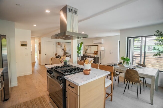 Building Photo - VE0528 (RSO) Unit 528