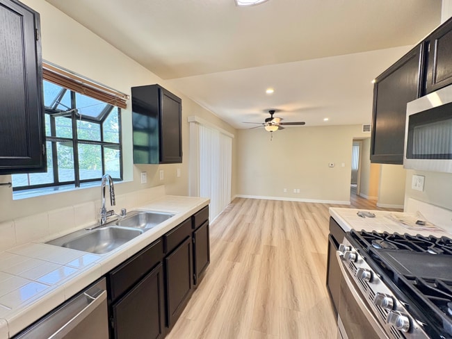Photo - 14544 Burbank Blvd Unit 5