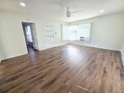 Photo - 9506 Park St