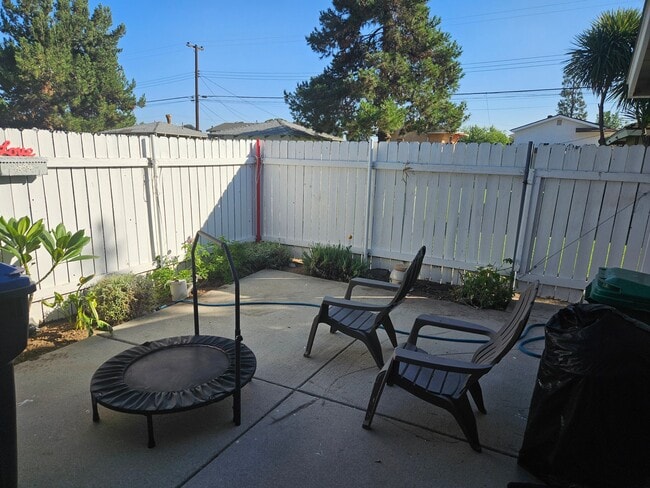 Photo - 2570 College Ln