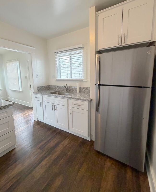 Photo - 520 E 17th St