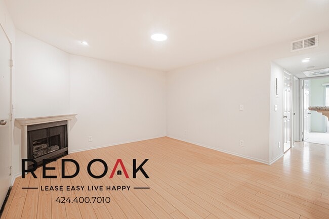 Building Photo - 4651 Cahuenga Blvd Unit 110