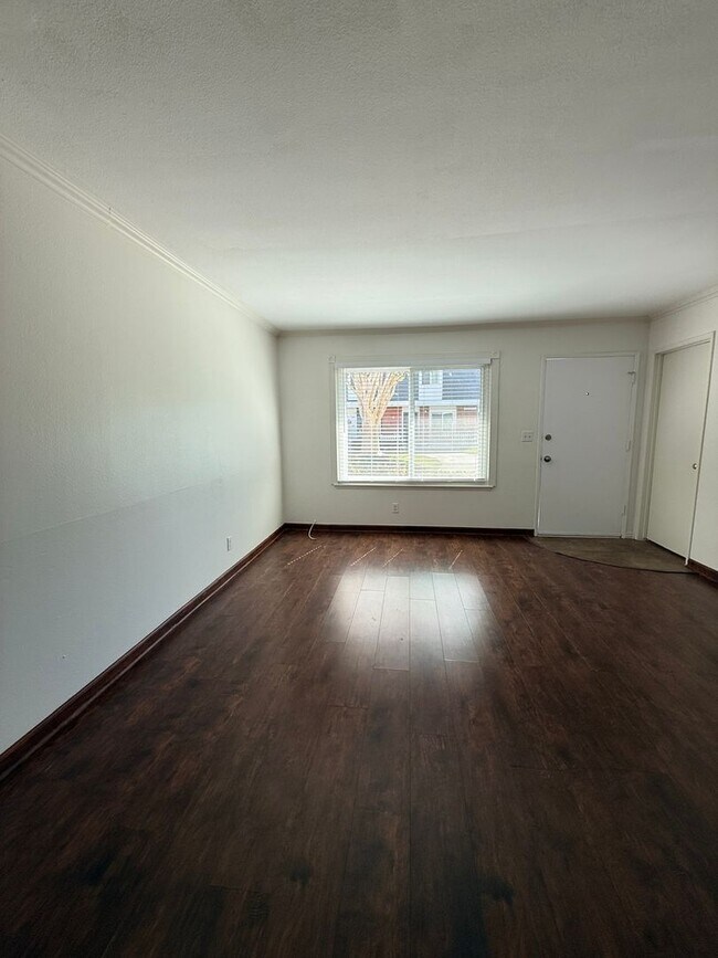Photo - Spacious 3 bedroom 2 bath townhome with 2 ...