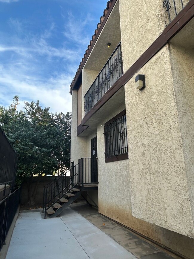Building Photo - Cozy 3 bedroom Condo in the most demanded neighborhood at City of Alhambra Unit 6