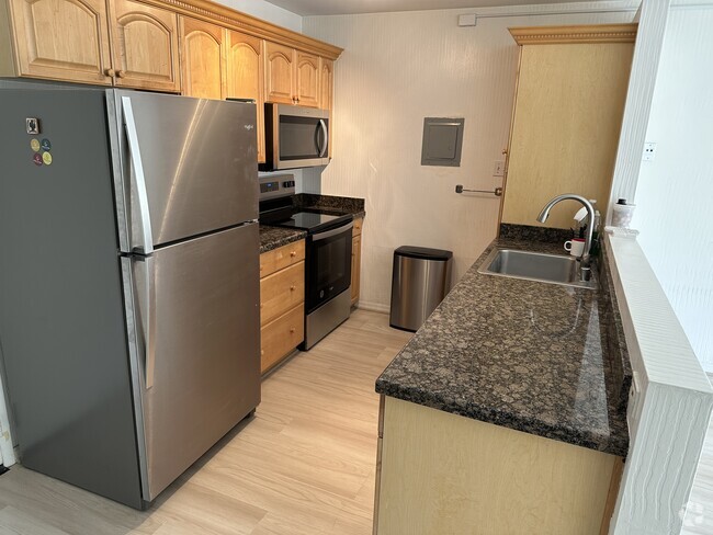 Building Photo - 8036 Linda Vista Rd Unit Apt 1M