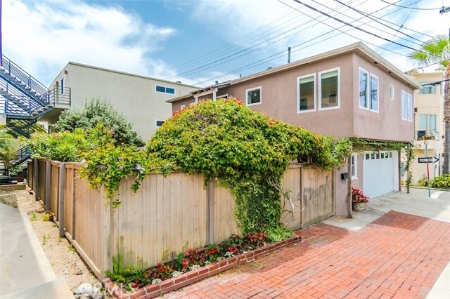 Building Photo - 126 8th St Unit B