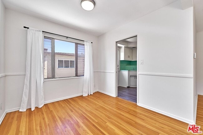 Photo - 742 S Plymouth Blvd Unit 3