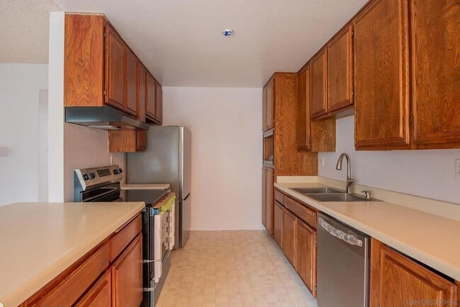 Photo - 5046 Collwood Way