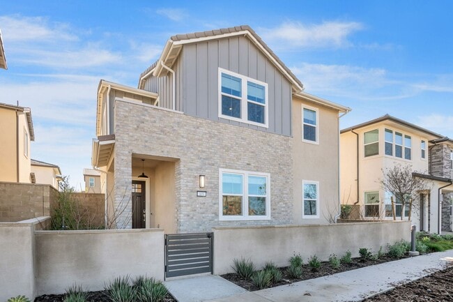 Building Photo - Beautiful 5bed/4bath for Rent Home at Great Park