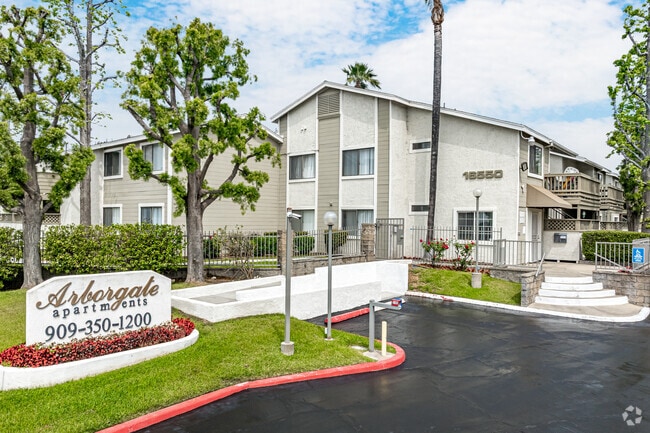 Entrance/Leasing Office - Arborgate Apartments