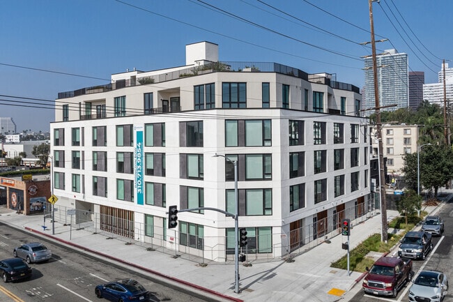 BARRINGTON ROW - BARRINGTON ROW Apartments