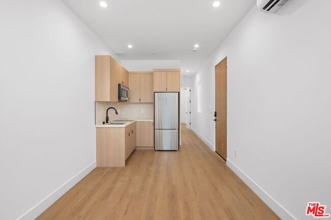 Photo - 5248 Auckland Ave Unit 1/2