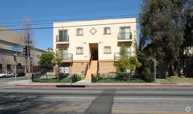 Building Photo - 14655 Vanowen St Rental