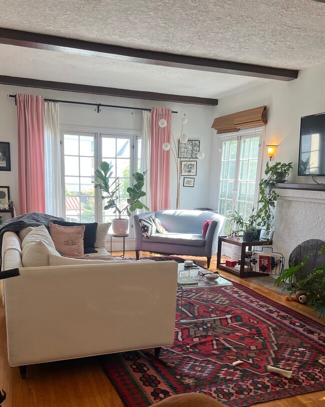 Photo - 736 S Genesee Ave