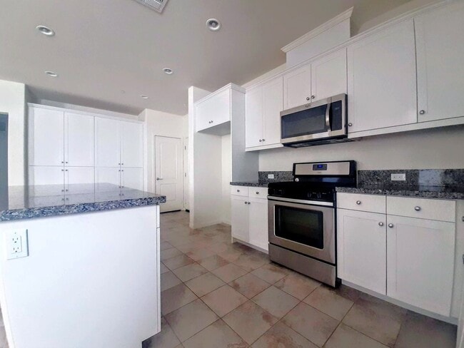 Photo - MERIDA LANE BREA 92823 (2 BED / 2 BATH)