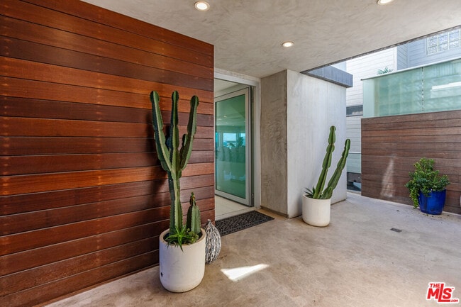 Photo - 26050 Pacific Coast Hwy